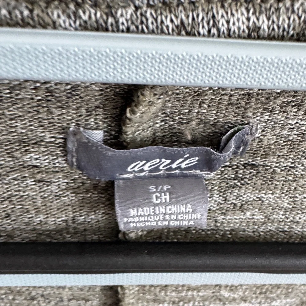 Aerie Heather Gray V-Neck Long Sleeve Top - Picture 2 of 4